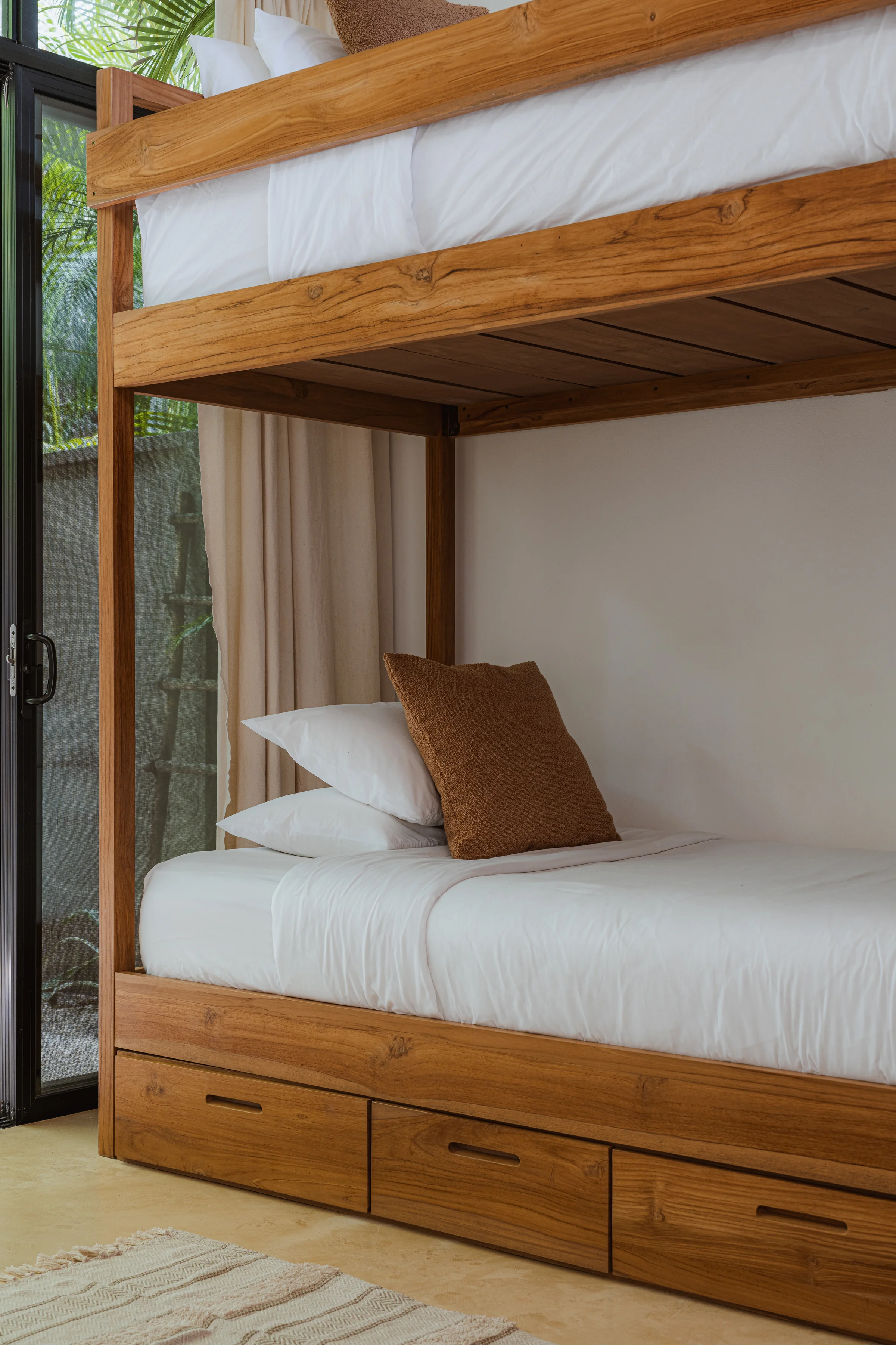 Teak bunk beds at Nalu Nosara villa